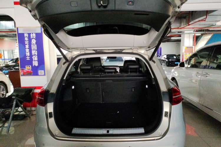 Used Hongqi HS5 2022 Revised Version 2.0T Smart Connect Flagship Edition Trunk