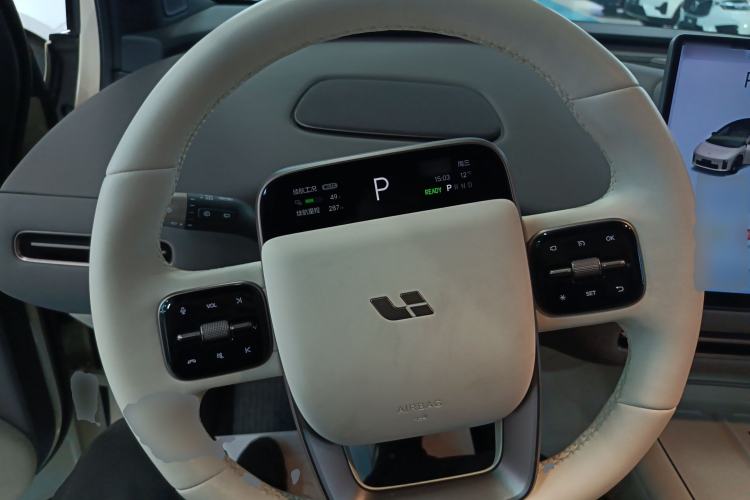 Used Li Auto i6 2025 Model Two-Wheel-Drive Standard Type
