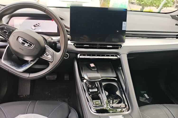 Used Geely Auto Preface 2026 Model Oriental Yao 1.5TD Kunlun Edition Center Console