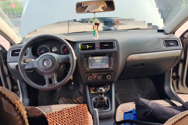 Used Volkswagen Sagitar 2012 1.6L Manual Fashion Edition Center Console