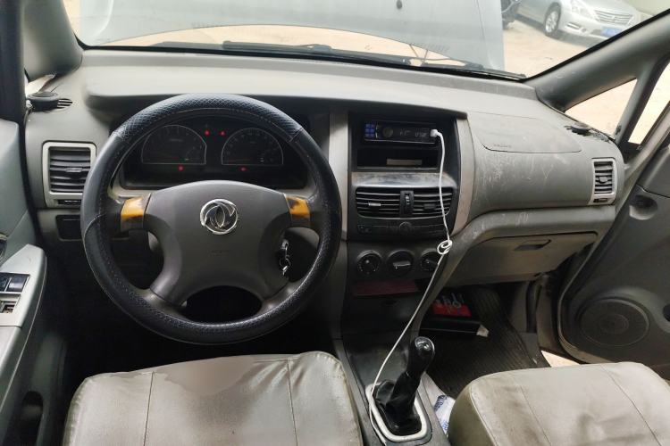 Used Dongfeng Shuaike 2011 1.6L Manual Luxury 7-Seater Center Console