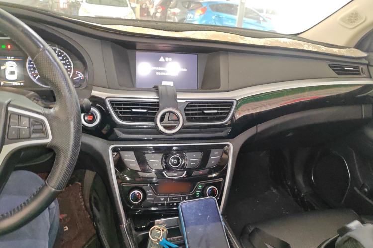 Used Geely Auto Emgrand GT 2016 1.8T Zunya Model Center Console