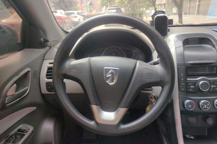 Used Baojun 630 2013 1.5L manual standard version