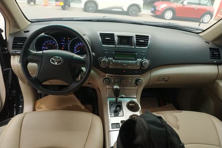 Used Toyota Highlander 2012 2.7L Two-Wheel Drive 7-Seater Elite Edition Center Console