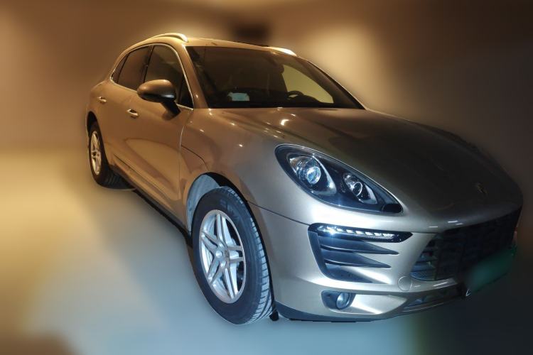 Used Porsche Macan 2016 Macan 2.0T Front Right 45 Deg