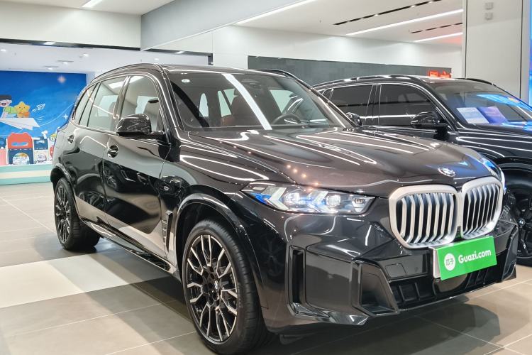Used BMW X5 2023 xDrive 40Li M Sport Night Edition Package Front Right 45 Deg
