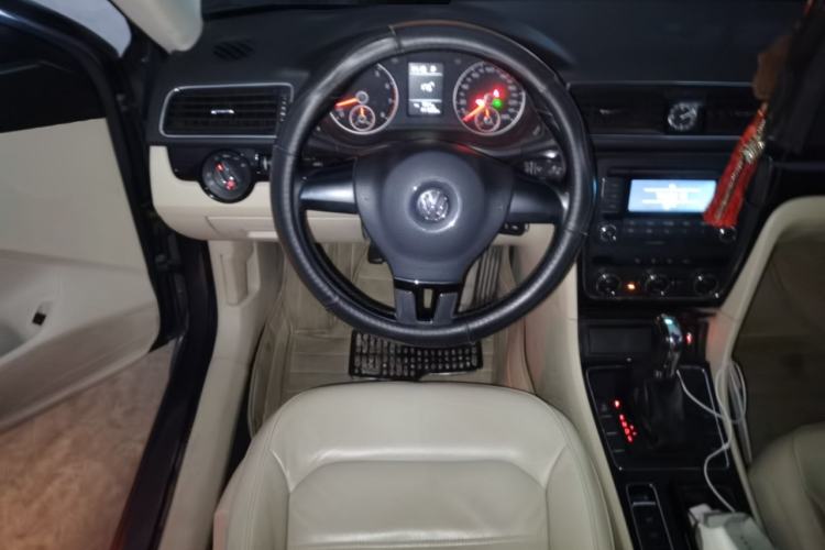 Used Volkswagen Passat 2011 1.8 TSI DSG Prestige Edition Steering Wheel