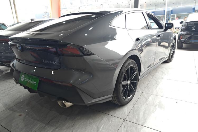 Used Changan UNI-V 2024 1.5T High-Energy Version
