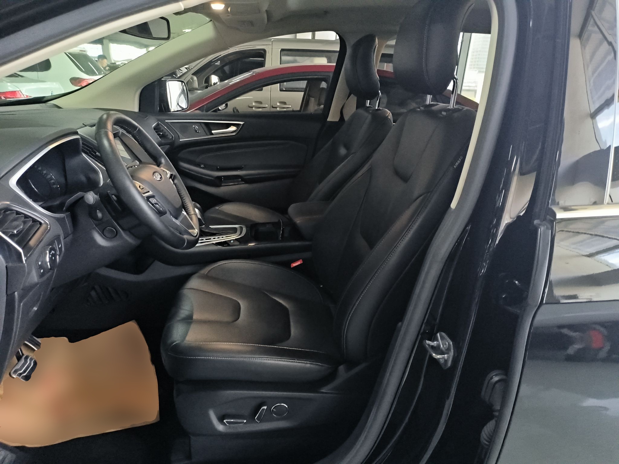 Переднее сиденье в автомобиле