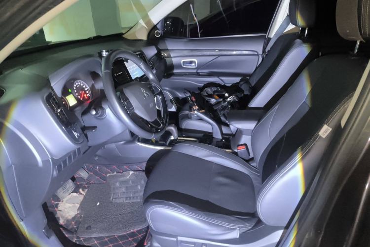 Used Mitsubishi Outlander 2018 2.0L Two-Wheel-Drive Jiale Edition 7-Seater