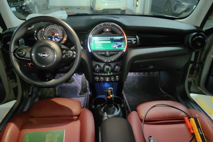 Used MINI 2018 1.5T COOPER Classic Edition Five-Door Version Center Console