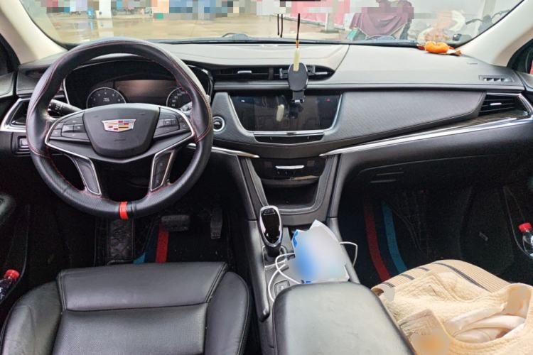 Used Cadillac XT5 2018 25T Luxury Model Center Console