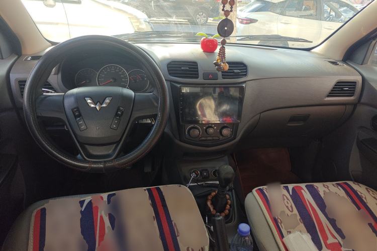 Used Wuling Hongguang 2019 1.5L S Basic Version China VI Standard LAR Center Console