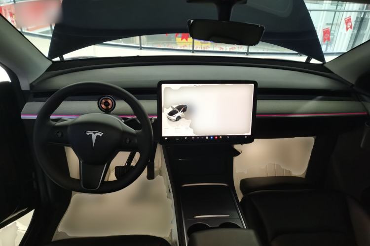 Used Tesla Model Y 2023 Long-Range All-Wheel-Drive Version Center Console