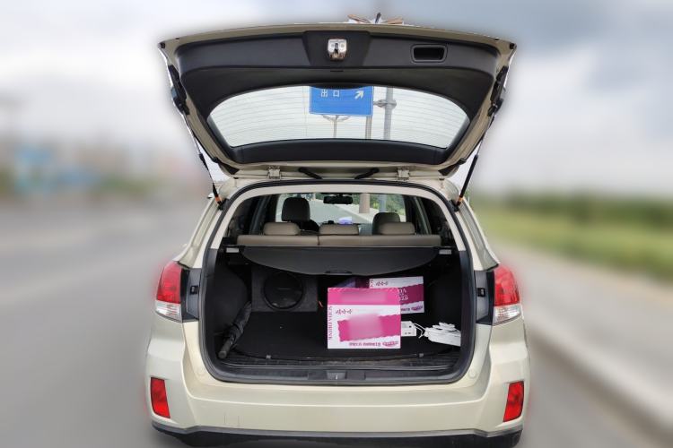 Used Subaru Outback 2012 2.5i Luxury Edition Trunk