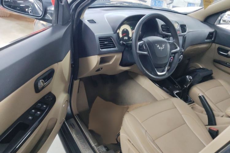 Used Wuling Hongguang 2014 1.5L S Luxury Model
