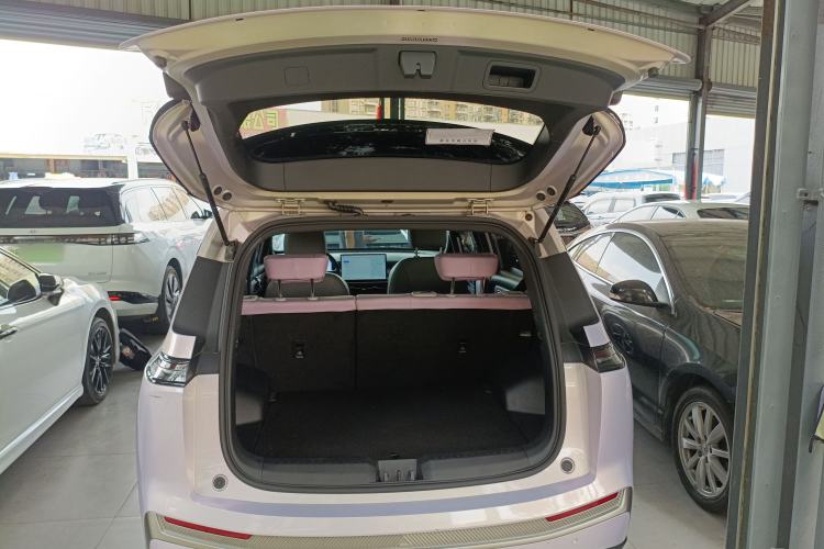 Used AION Y 2022 Plus 70 Smart Edition Trunk