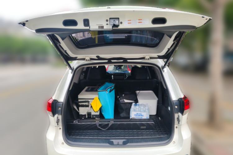 Used Toyota Highlander 2018 2.0T Four-Wheel Drive Prestige Version 7 Seats China VI Standard Trunk