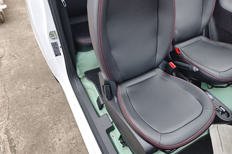 Used Wuling Hongguang MINIEV 2021 Macaron Fashion Edition Lithium-Ion Battery Right Front Seat