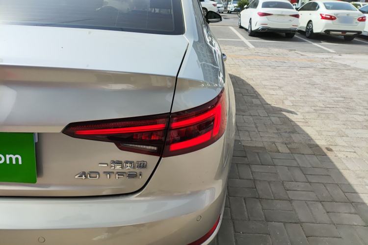 Used Audi A4L 2018 30th Anniversary Edition 40 TFSI Fashion Model
