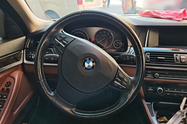 Used BMW 5 Series 2014 525Li Leading Model
