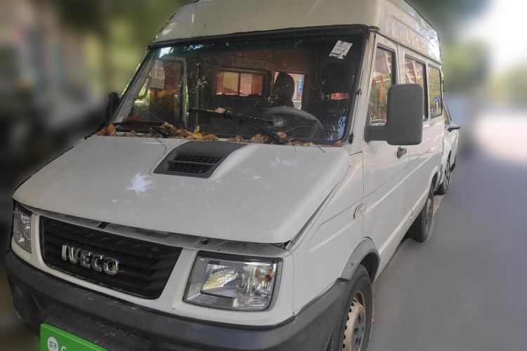 Used Iveco Daily 2017 2.5T A35 Passenger Van 5-7 Seats Model 47Z5