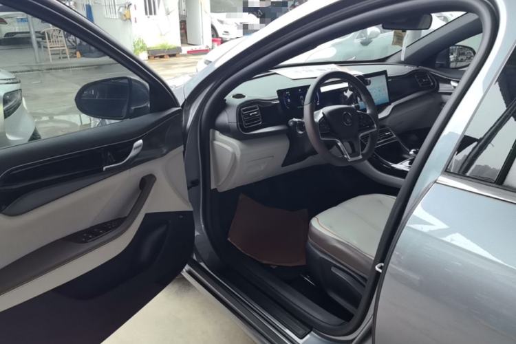 Used BYD Qin PLUS 2024 Honor Edition EV 420KM Leading Model
