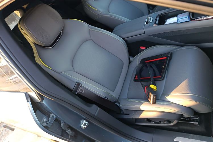 Used Lynk & Co 08 EM-P 2025 220 km All-Wheel-Drive Performance Halo
