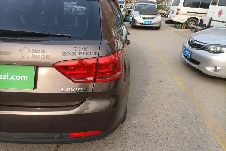 Used Volkswagen Gran Lavida 2013 1.6L Automatic Fashion Model Exterior 3