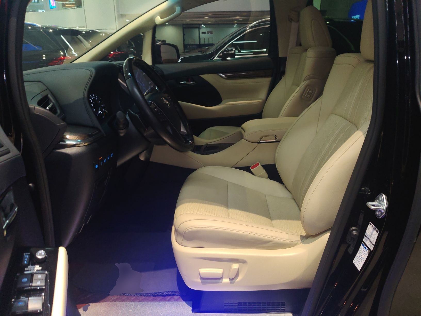 المقاعد الأمامية داخل السيارة