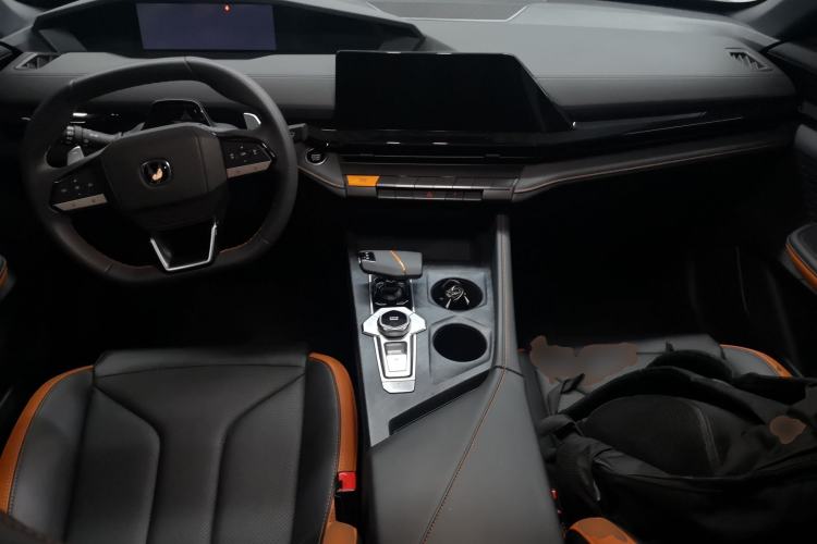 Used CHANGAN UNI-V 2023 1.5T Prestige Model Center Console