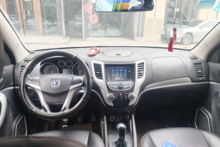 Used CHANGAN CS35 2015 1.6L Manual Luxury Model China IV Standard Center Console