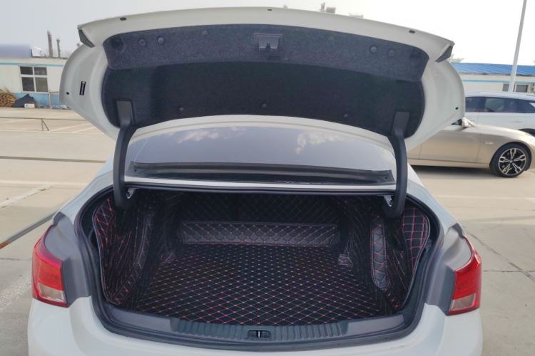 Used Buick Verano 2019 Sedan 20T Dual-Clutch Leading Model Trunk