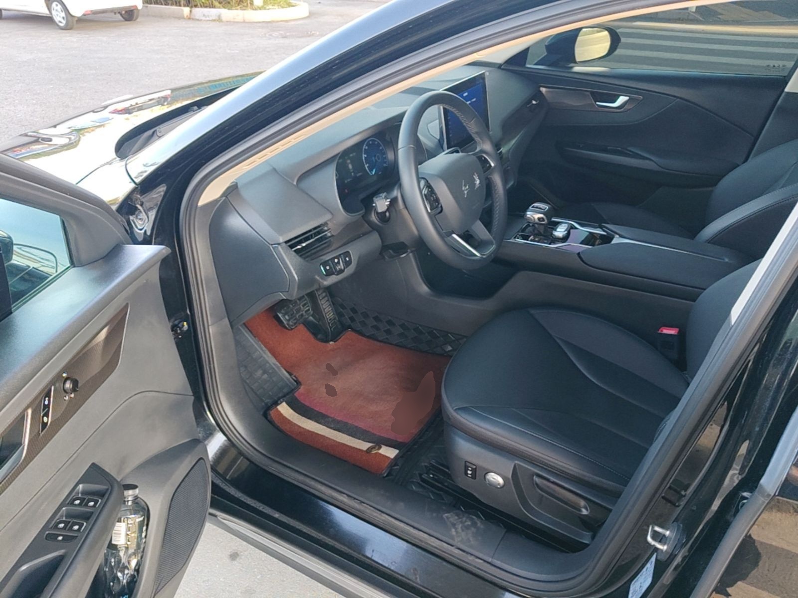 Hongqi E-QM5 2023 Base Travel Edition — снимка 18