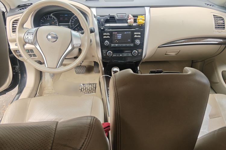 Used Nissan Teana 2013 2.0L XL Comfort Edition Center Console