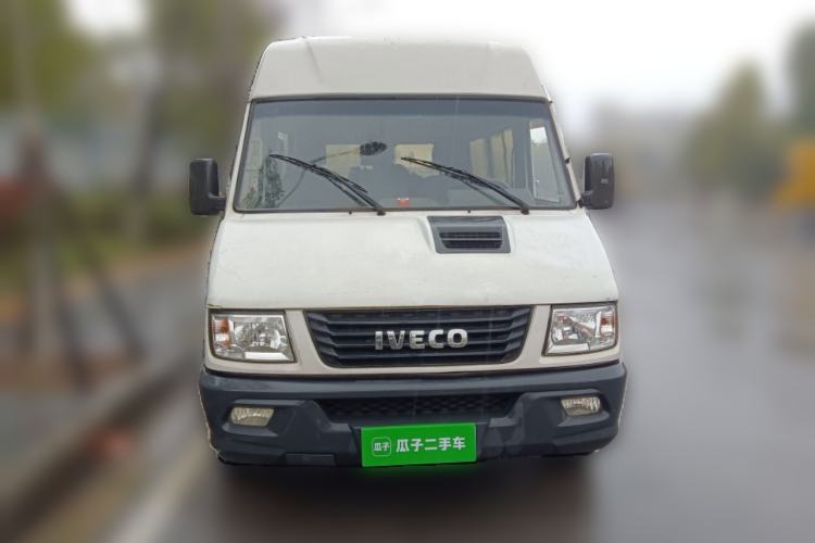 Used Iveco Daily 2020 2.5T A35 Passenger Van Single-Tire Low-Roof Design 5-9 Seater China V Emission Standard