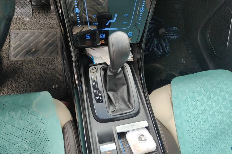 Used JMC Yusheng S330 2016 1.5L GTDi Automatic Two-Wheel Drive Flagship Edition Gear Lever