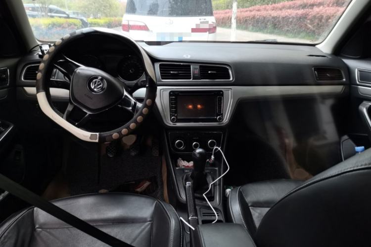 Used Volkswagen Lavida 2015 1.6L Manual Comfort Edition Center Console