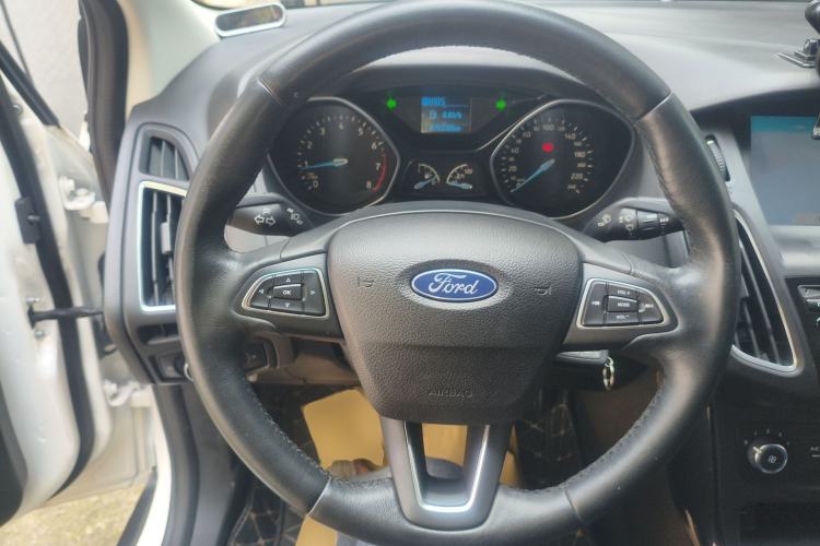 Used Ford Focus 2018 Sedan Classic 1.6L Automatic Trendy SmartDrive Edition Steering Wheel