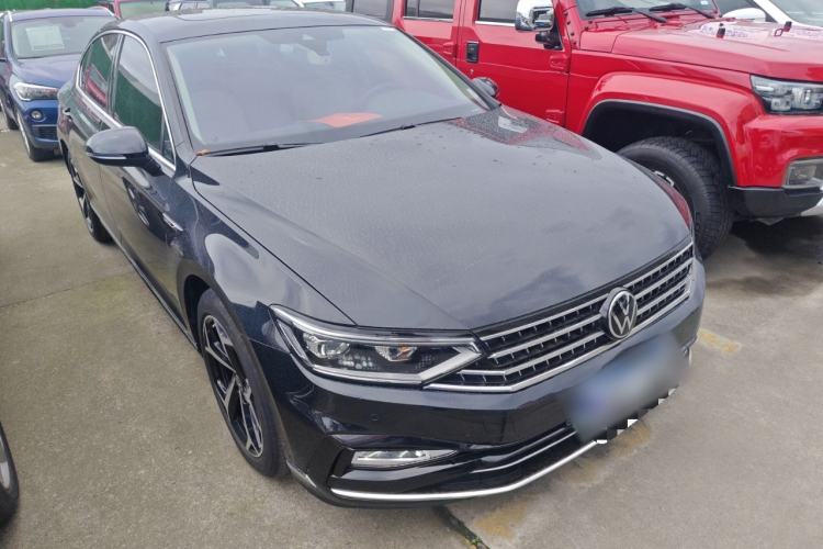 Used Volkswagen Magotan 2024 2 Million Units Zhongxiang Version 330TSI DSG Luxury Edition
