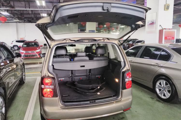 Used Volkswagen Touran 2015 1.4T DSG Comfort Edition 5 Seats Trunk