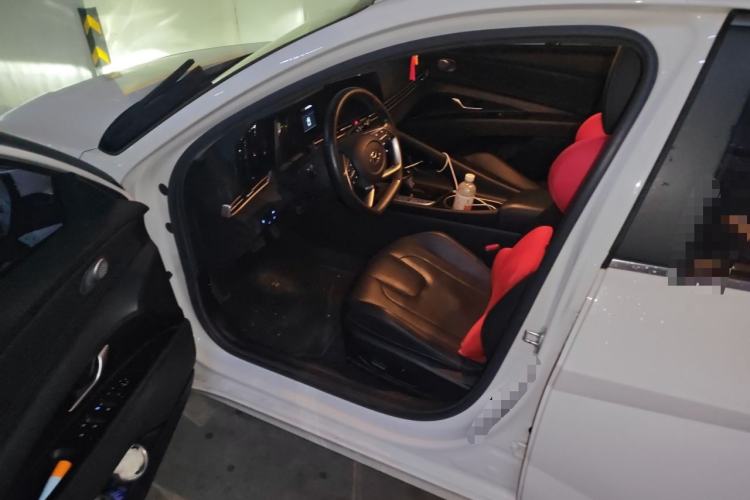 Used Hyundai Elantra 2021 1.5L CVT LUX Prestige Edition Driver Seat
