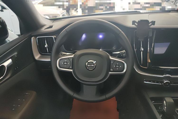 Used Volvo XC60 2025 B5 4x4 Smart Luxury Edition Steering Wheel