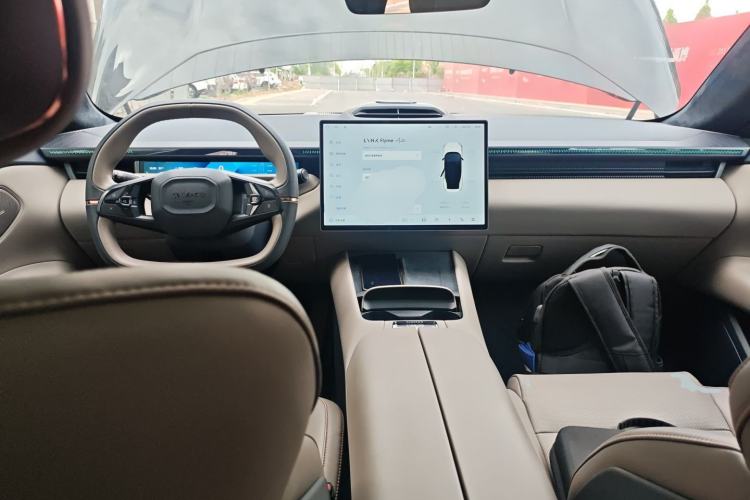 Used Lynk & Co Z10 2025 95 kWh 766 km Range Rear-Wheel Drive Max
