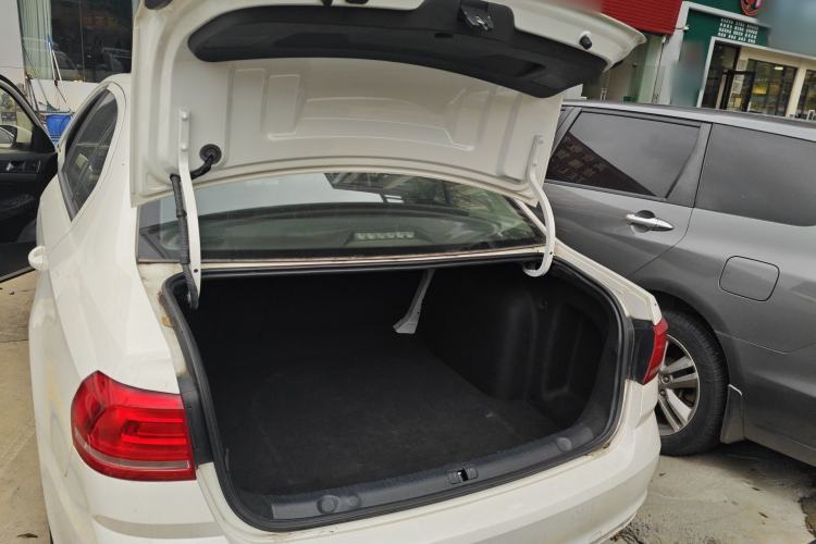 Used Volkswagen Lavida 2017 1.6L Automatic Comfort Edition Trunk