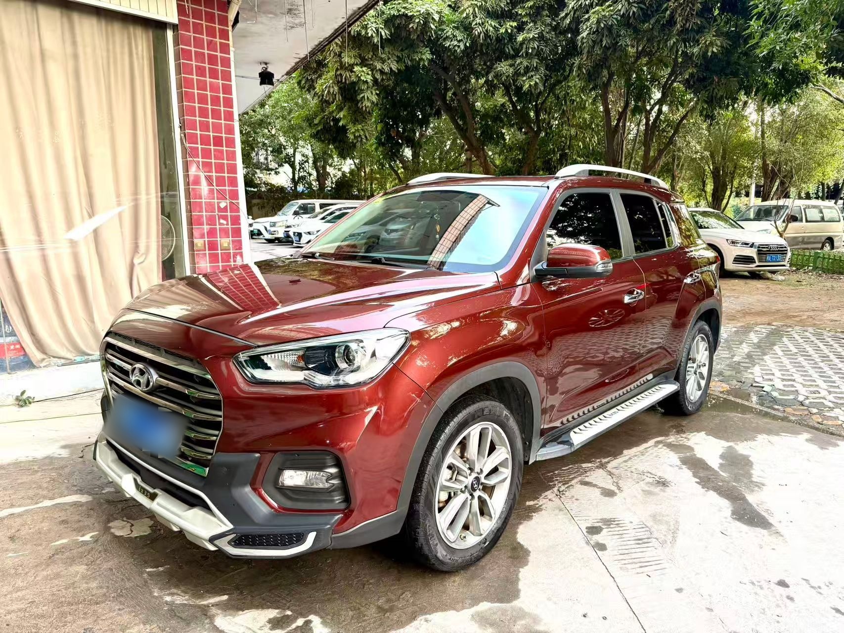 تحت مقدمة السيارة