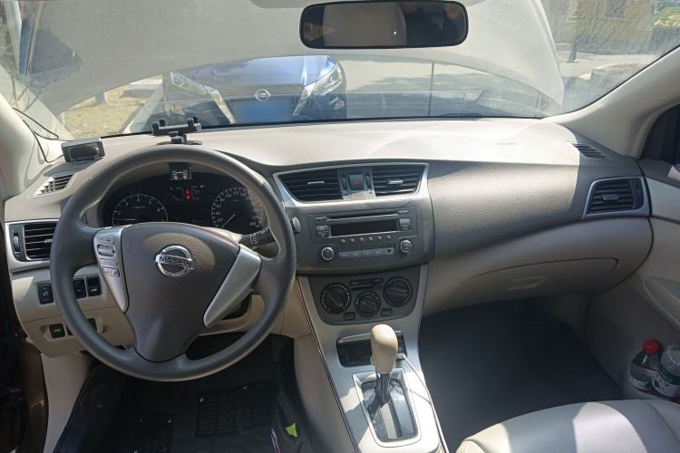 Used Nissan Sylphy 2012 1.8XE CVT Comfort Edition Center Console