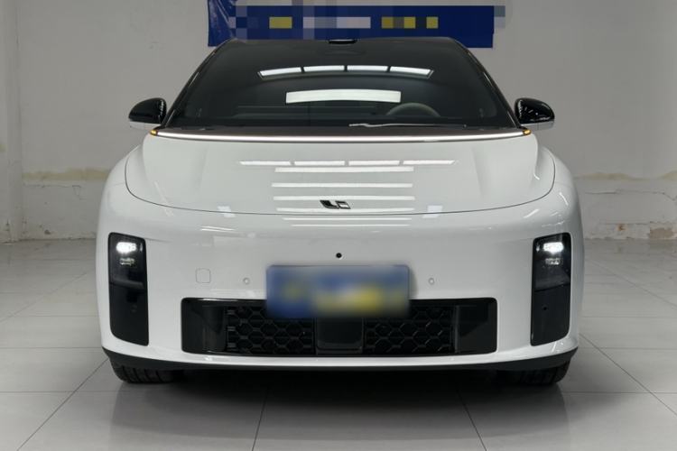 Used Li Auto i6 2025 Model Four-Wheel-Drive Standard Type
