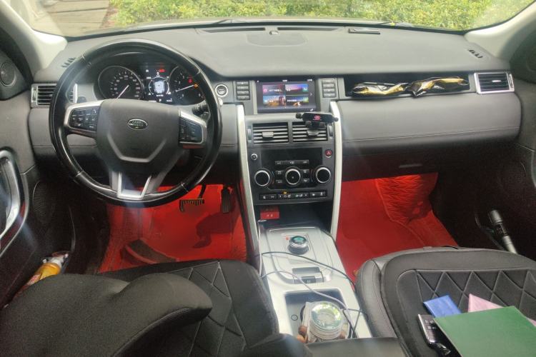 Used Land Rover Discovery Sport 2019 240 PS SE Version China VI Standard Center Console