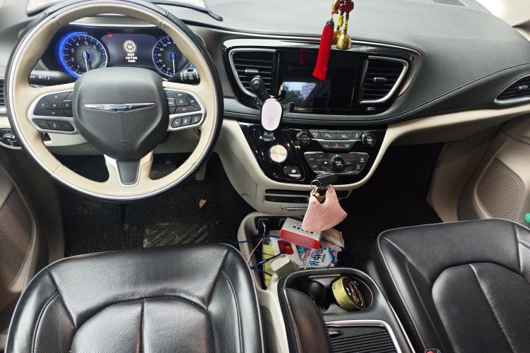 Used Chrysler Grand Voyager 2017 3.6L Premium Edition
